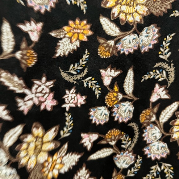 Zac & Rachel woman chiffon blouse in black with yellow, tan leaf pattern in 3X. - Picture 3 of 7